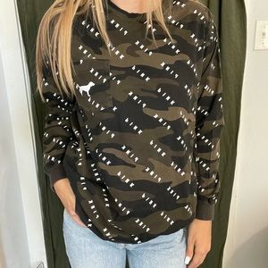 PINK camo long sleeve! so adorable ! size S